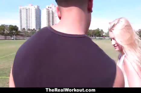 The athletic blonde quickly gave herself to her trainer 1