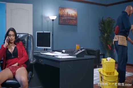 Luxurious mother fucked with a colleague in the office 1