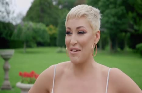 Wet neighbor had depraved sex in the yard 1